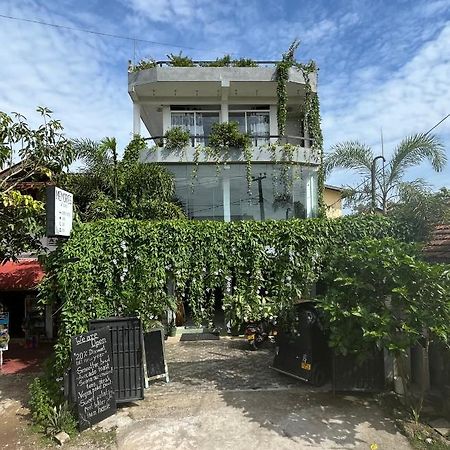 Memories Weligama Hostel Bagian luar foto