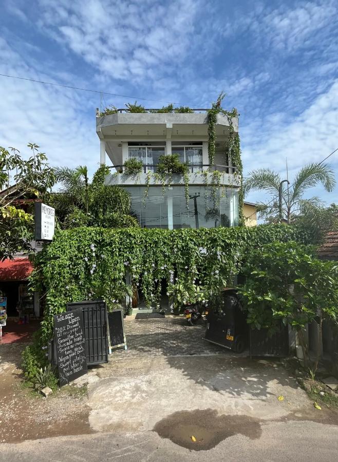 Memories Weligama Hostel Bagian luar foto
