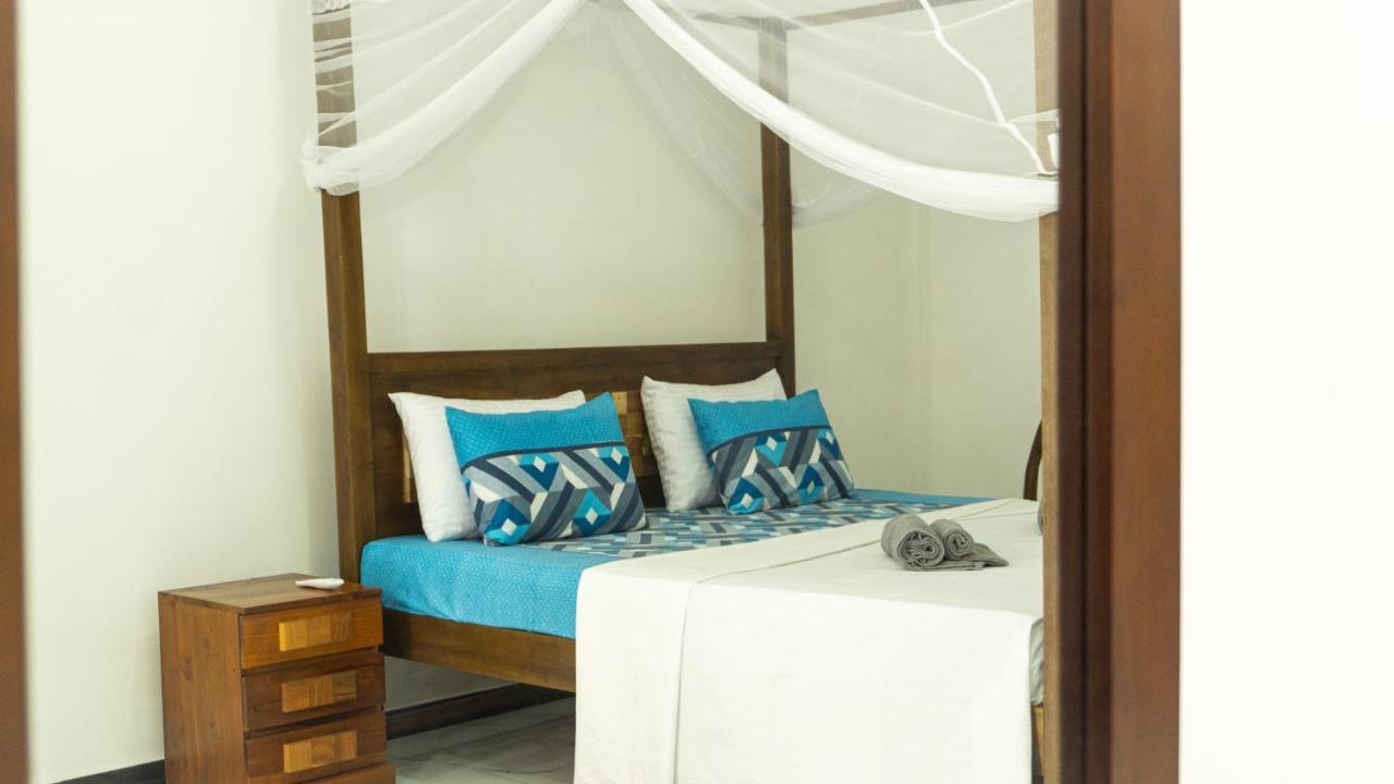 Memories Weligama Hostel Bagian luar foto