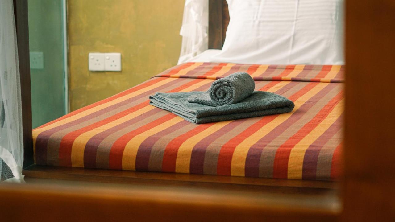 Memories Weligama Hostel Bagian luar foto