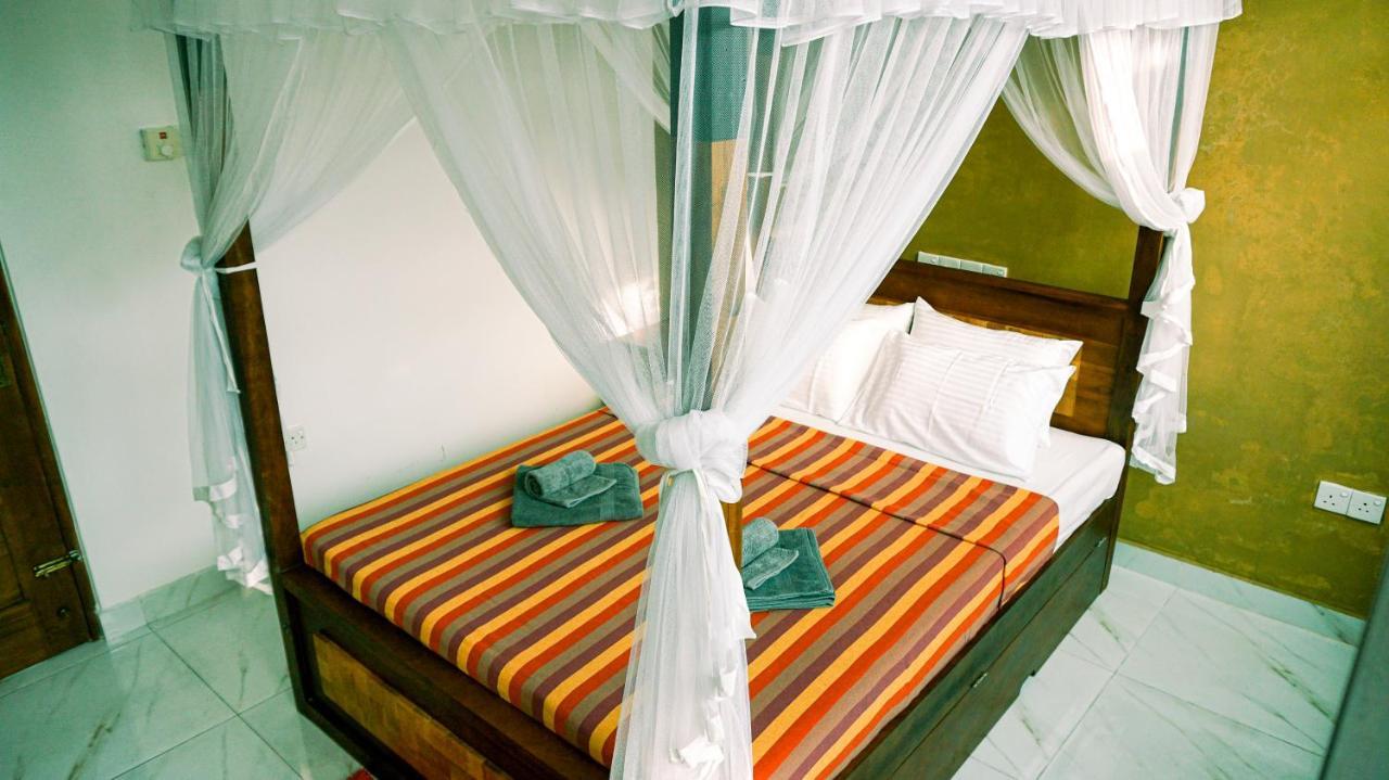 Memories Weligama Hostel Bagian luar foto