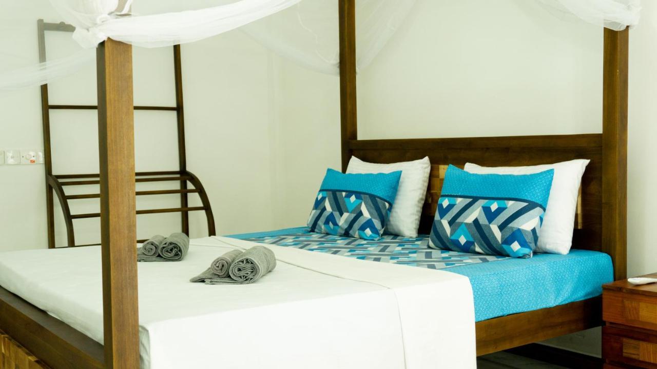 Memories Weligama Hostel Bagian luar foto
