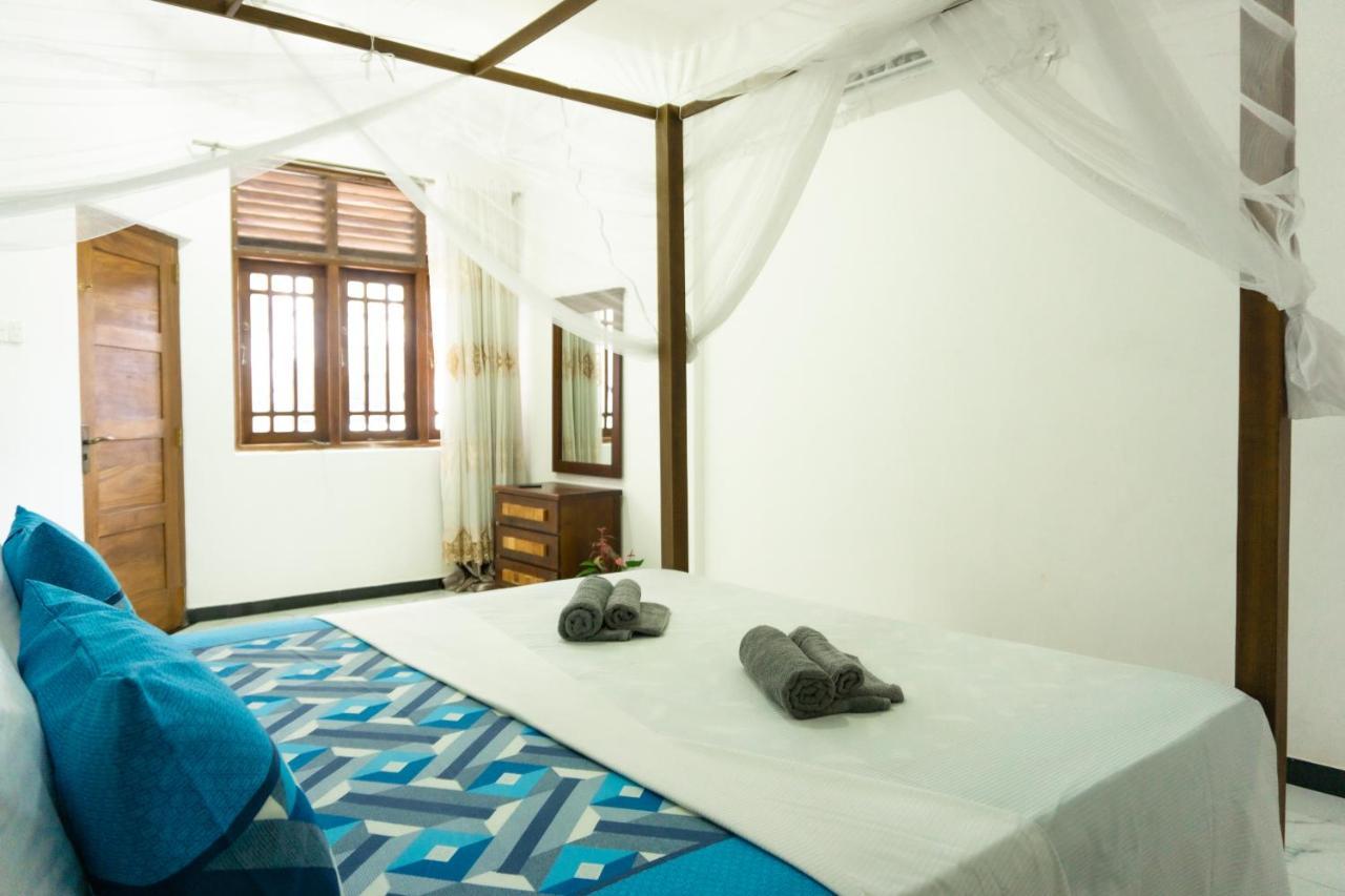 Memories Weligama Hostel Bagian luar foto