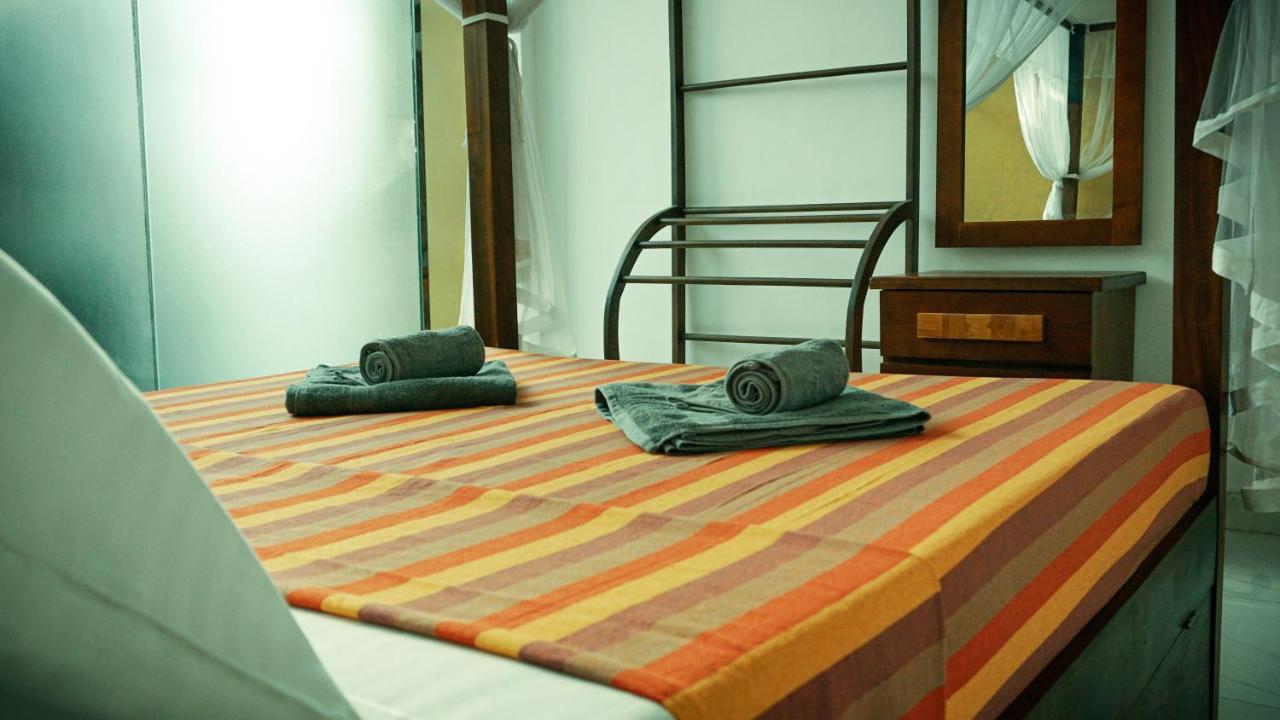 Memories Weligama Hostel Bagian luar foto