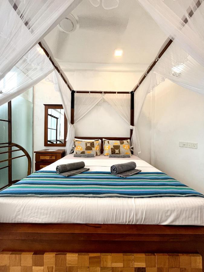 Memories Weligama Hostel Bagian luar foto