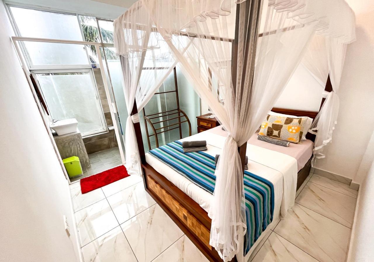 Memories Weligama Hostel Bagian luar foto