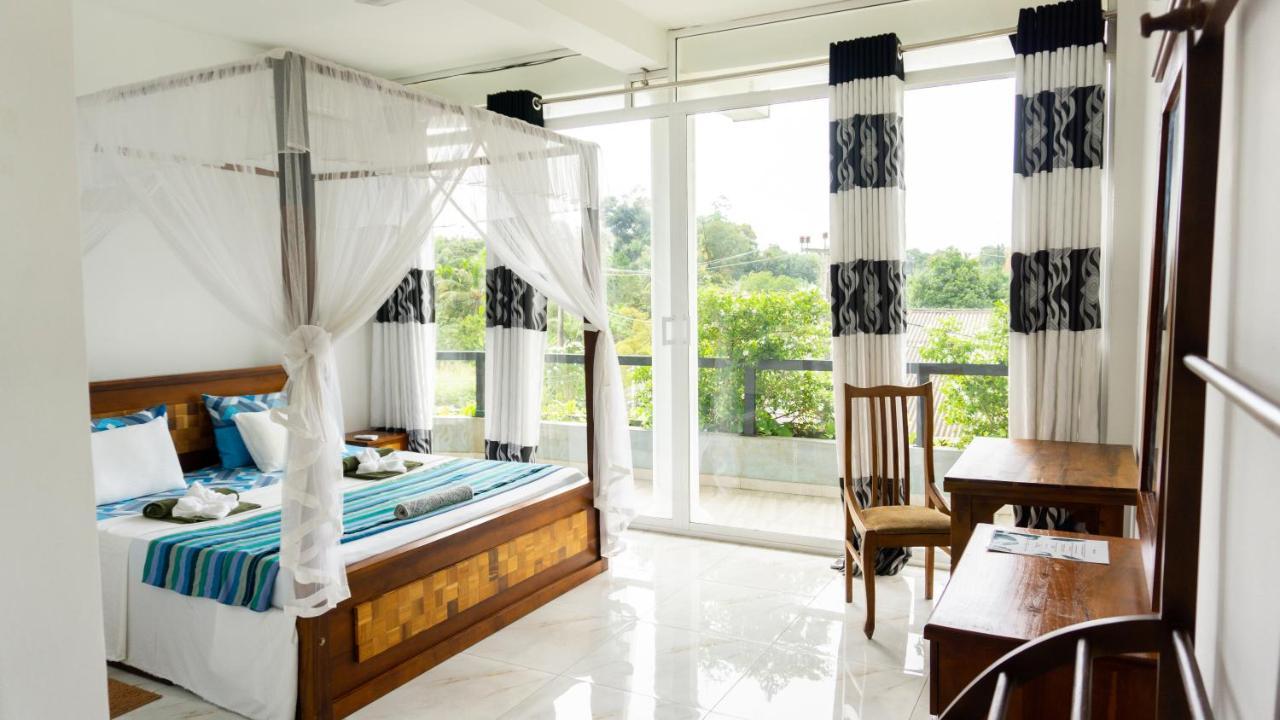 Memories Weligama Hostel Bagian luar foto
