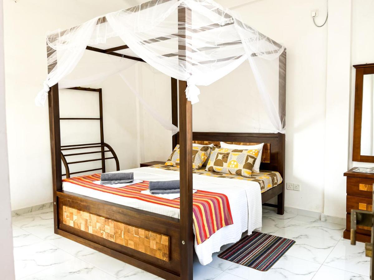 Memories Weligama Hostel Bagian luar foto